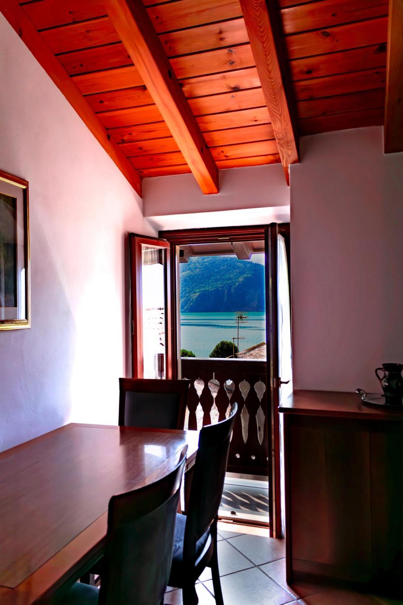 La Casa Sulla Roccia Pisogne Exterior foto
