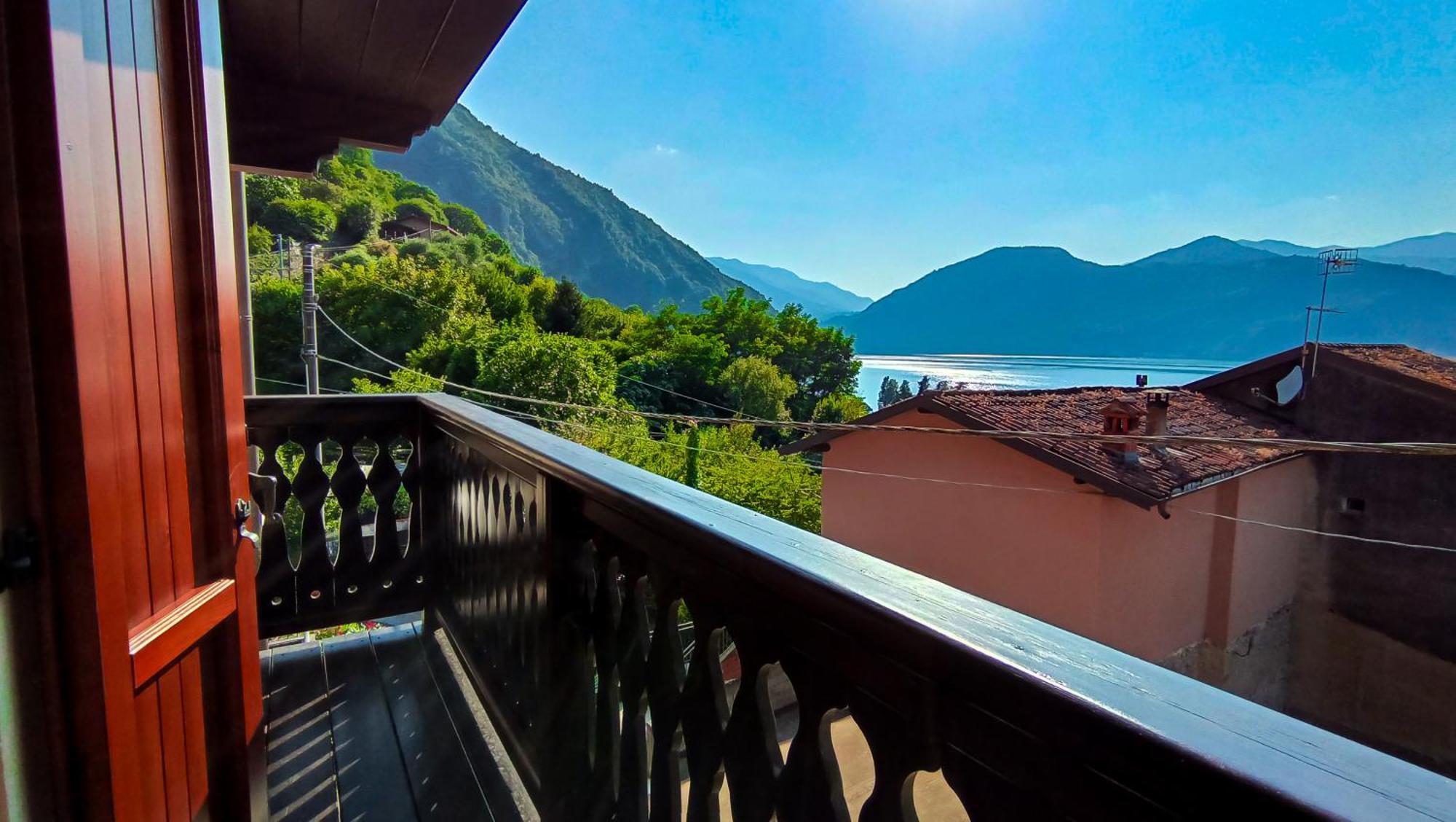 La Casa Sulla Roccia Pisogne Exterior foto